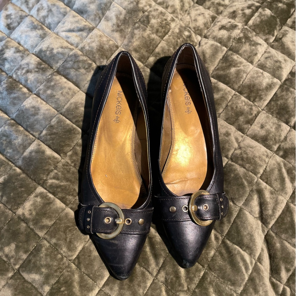 Vintage black leather flats. Great pointed toe!